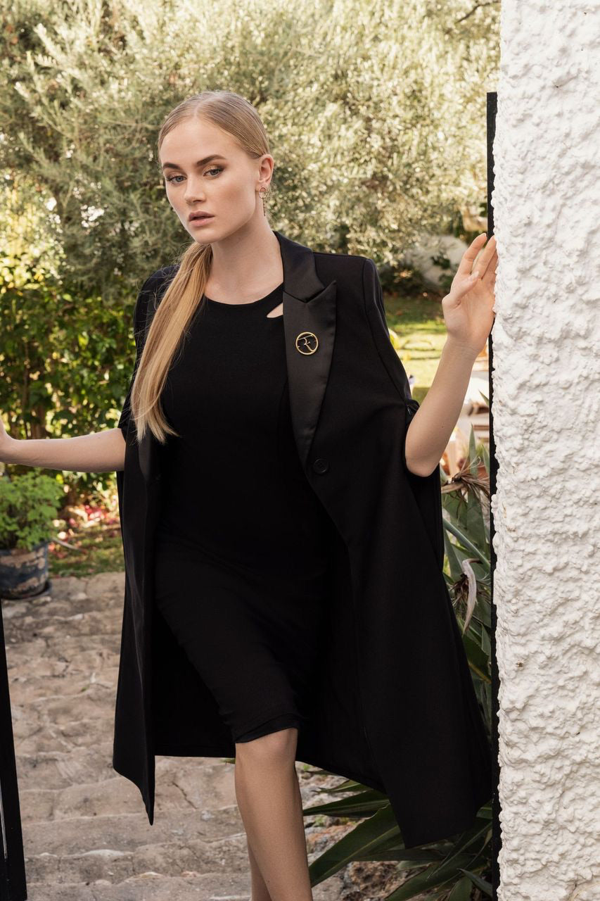 MIA (MINE) MUST-HAVE CLASSIC BLACK CAPE