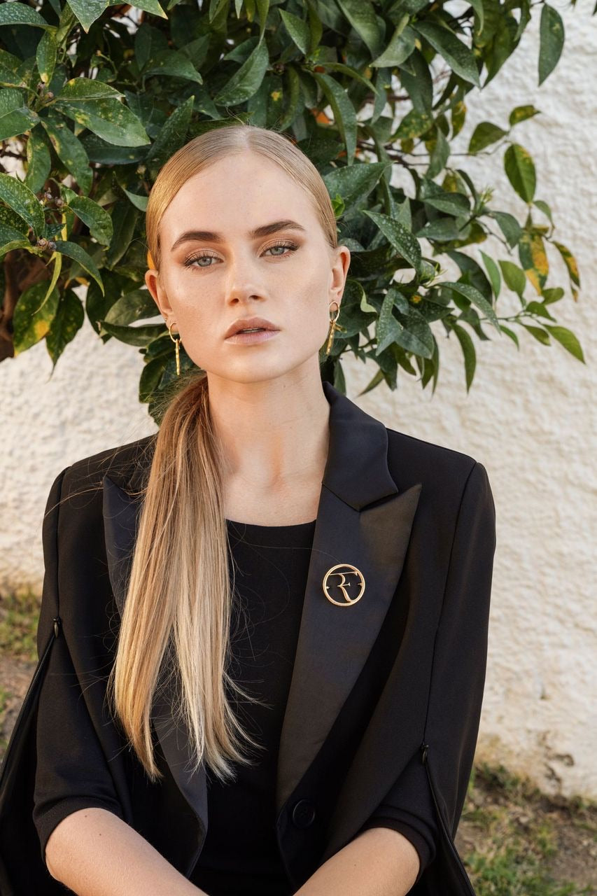 MIA (MINE) MUST-HAVE CLASSIC BLACK CAPE