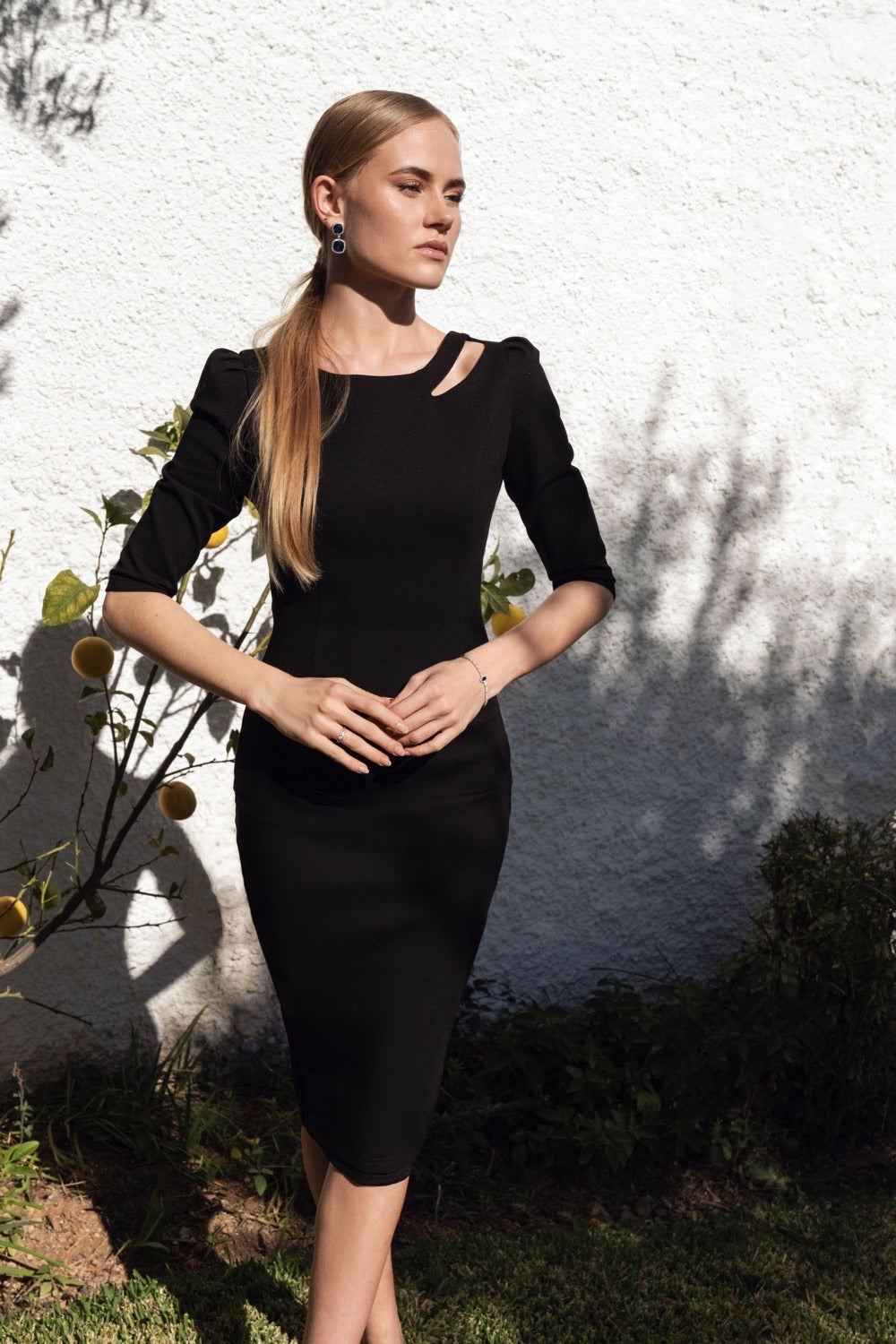 ZIANA (BRAVE) CLASSY BLACK BODYCON DRESS W/ CUT OUT